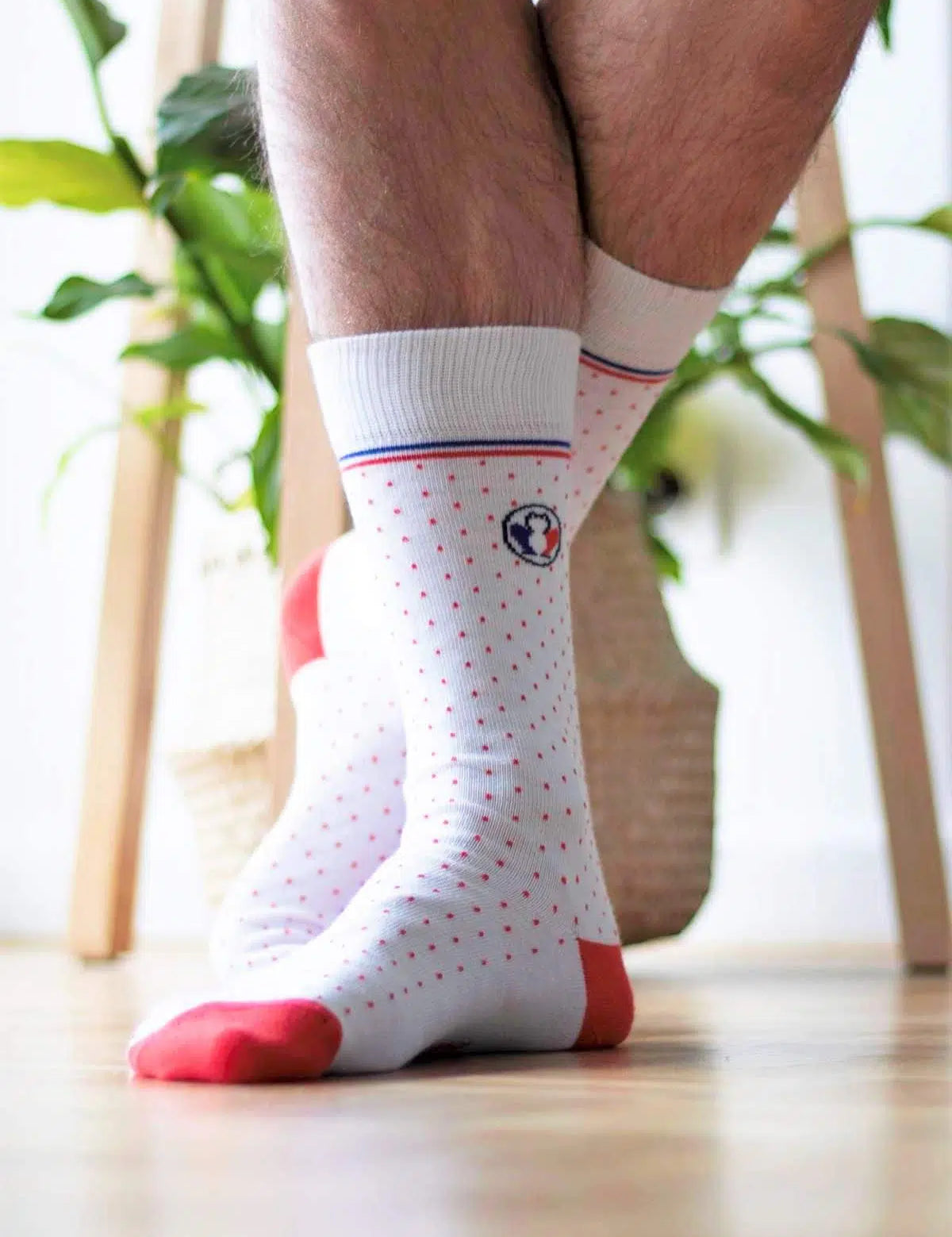 chaussettes-made-in-france-tranquille-emile-les-pois-blanc-rouge-2-2_jpg.webp