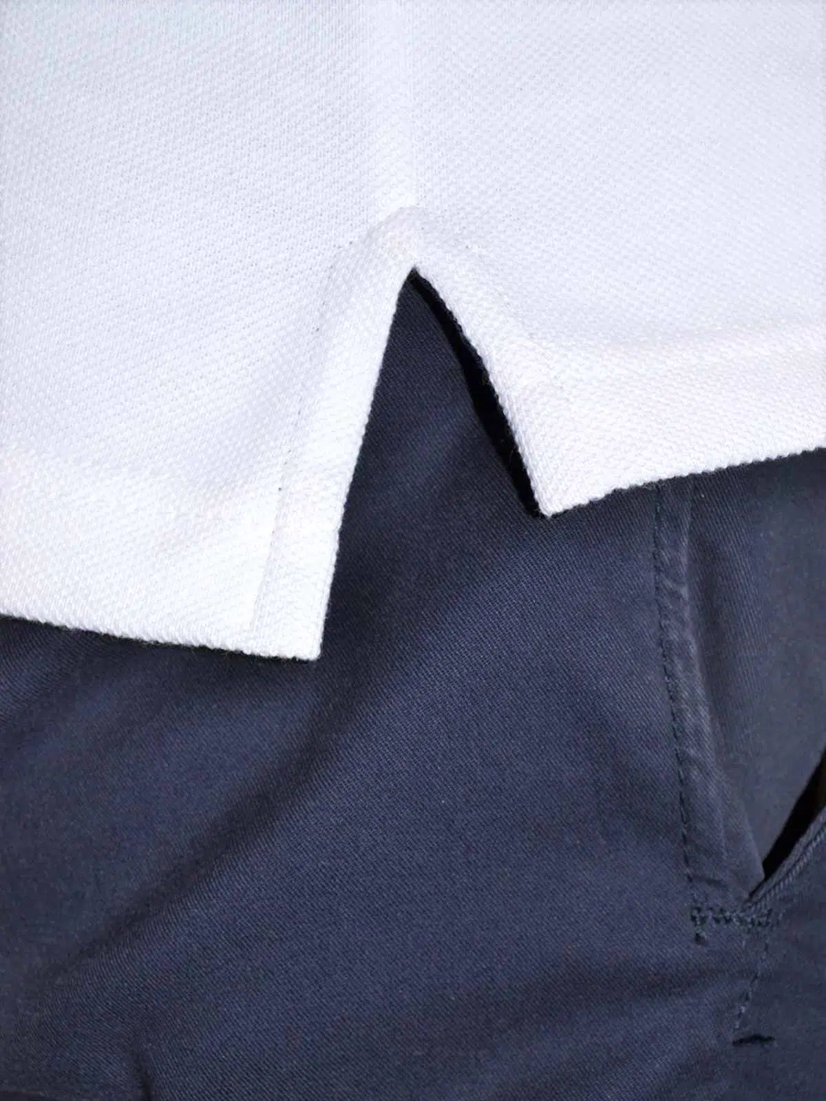 polo-homme-blanc-fentes