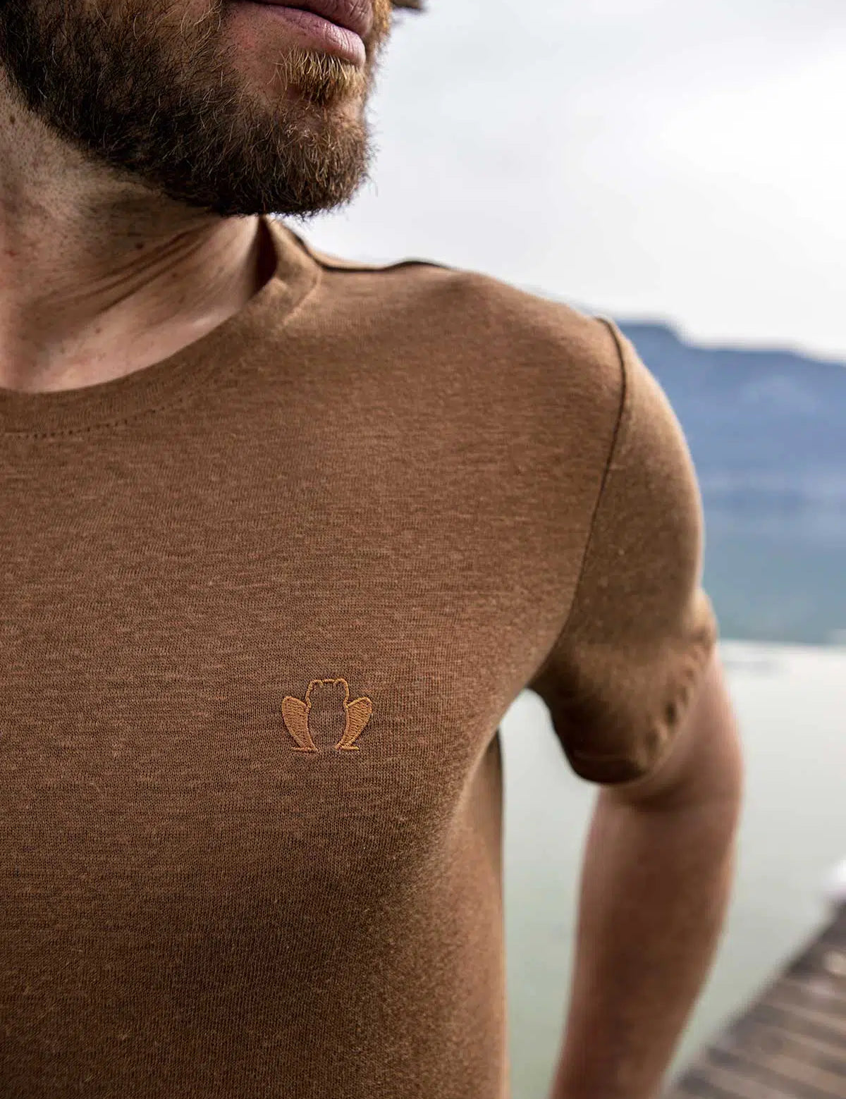 t-shirt-lin-made-in-france-homme-l-indispensable-brun-3_jpg.webp